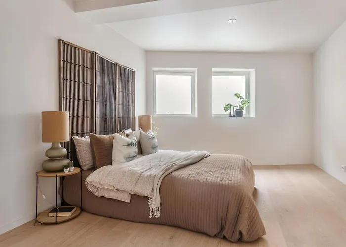 Exclusive Waterfront - Perfect For Ons *