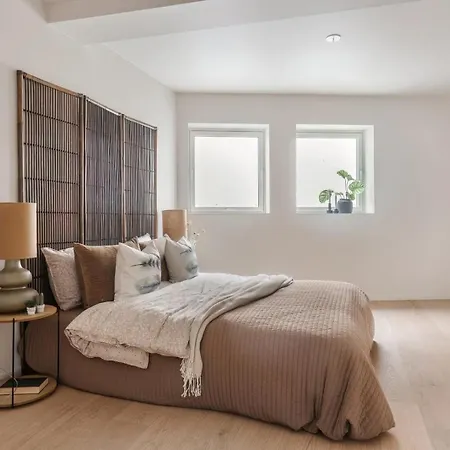 Exclusive Waterfront - Perfect For Ons *