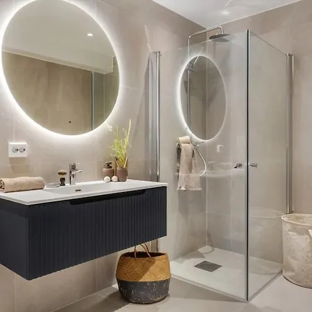 Апартаменты Exclusive Waterfront - Perfect For Ons