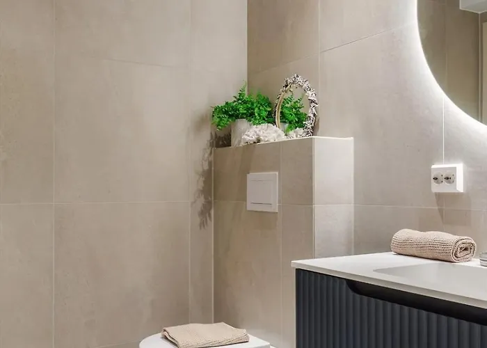 Exclusive Waterfront - Perfect For Ons *